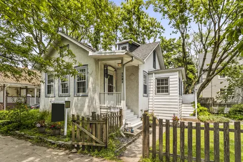 1507 Lee St, Evanston, IL 60202
