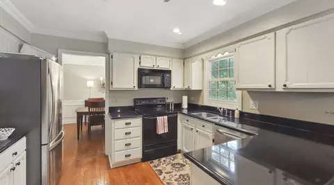 Kitchen - 533 Warwick Dr, Naperville, IL 60565 photo 2 of 2