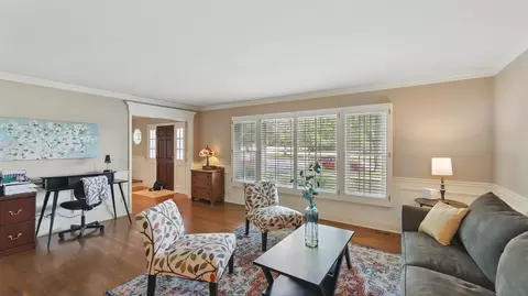 Living - 533 Warwick Dr, Naperville, IL 60565 photo 2 of 3