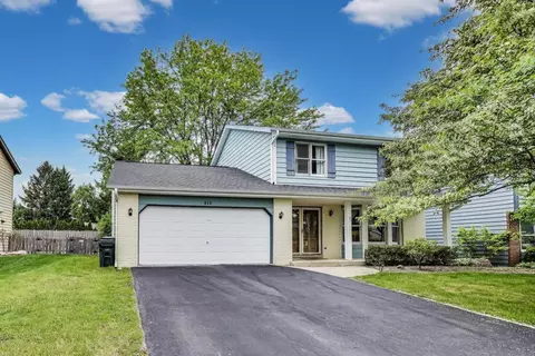 616 Blue Spruce Ln, Mundelein, IL 60060
