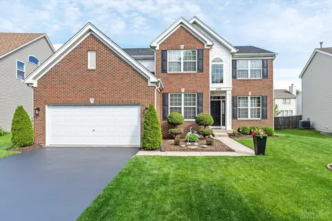 200 Vail Ct, Gilberts, IL 60136