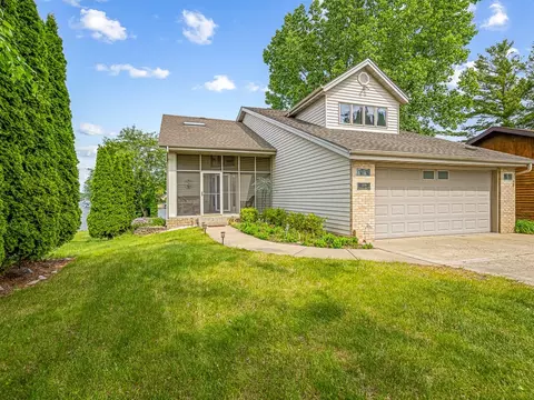 334 Candlewick Dr, Poplar Grove, IL 61065