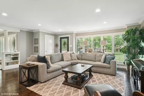 Living - 231 N Forest Ct, Addison, IL 60101 photo 2 of 3
