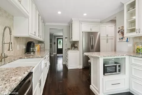 Kitchen - 231 N Forest Ct, Addison, IL 60101 photo 4 of 4