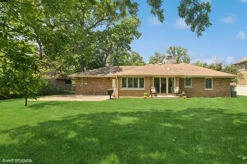 Exterior - 231 N Forest Ct, Addison, IL 60101 photo 5 of 5