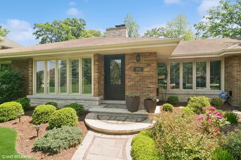 Exterior - 231 N Forest Ct, Addison, IL 60101 photo 2 of 5