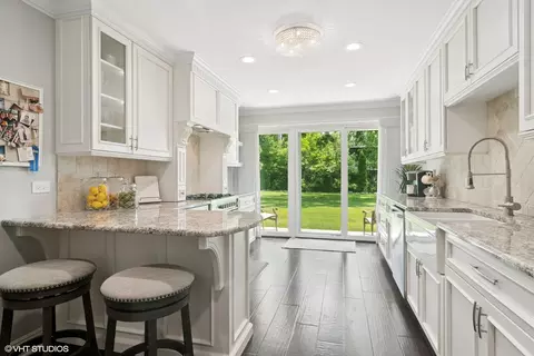 Kitchen - 231 N Forest Ct, Addison, IL 60101 photo 2 of 4