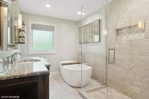 Bath - 231 N Forest Ct, Addison, IL 60101 photo 1 of 1