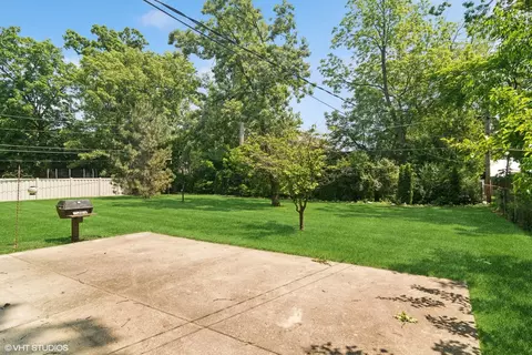 Exterior - 231 N Forest Ct, Addison, IL 60101 photo 4 of 5