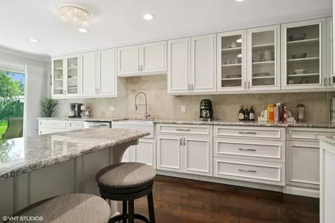Kitchen - 231 N Forest Ct, Addison, IL 60101 photo 3 of 4