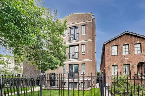 2709 W Bryn Mawr Ave #4, Chicago, IL 60659