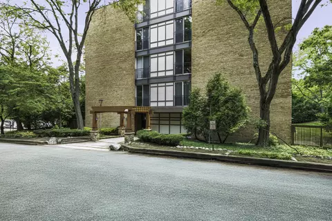 5800 Oakwood Dr #1A, Lisle, IL 60532