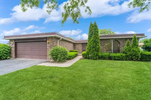 2240 Vista Ct, Northbrook, IL 60062