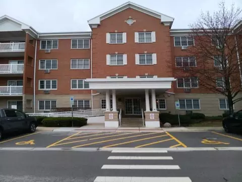 1220 Depot St #303, Glenview, IL 60025