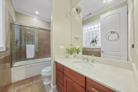 3323 N Bell Ave, Chicago, IL 60618 photo 11