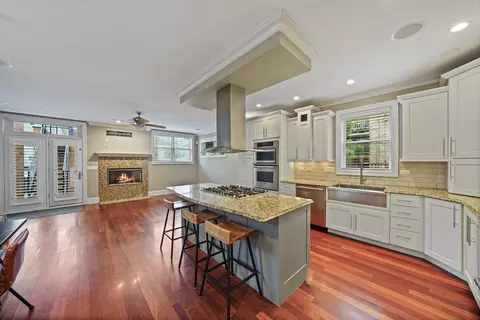 3323 N Bell Ave, Chicago, IL 60618 photo 4