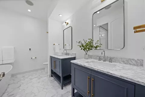 3323 N Bell Ave, Chicago, IL 60618 photo 8