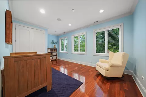3323 N Bell Ave, Chicago, IL 60618 photo 10