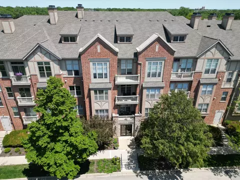 1739 Tudor Ln #204, Northbrook, IL 60062