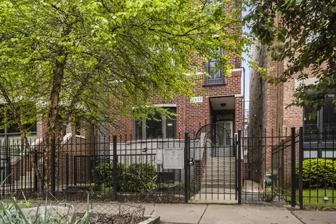 2035 W Crystal St #3, Chicago, IL 60622