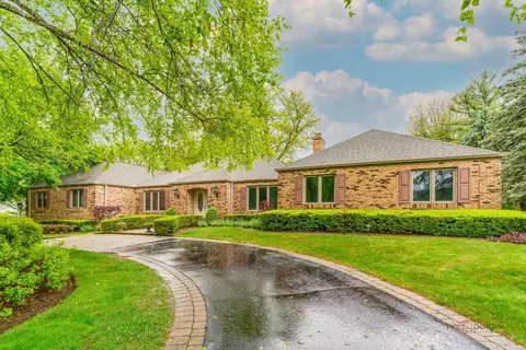 15 Highview Cir, Hawthorn Woods, IL 60047