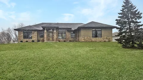 2619 Sanctuary Ln, Spring Grove, IL 60081
