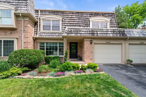 19 W006 Avenue Normandy St, Oak Brook, IL 60523