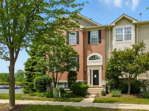 221 Willow Blvd, Willow Springs, IL 60480