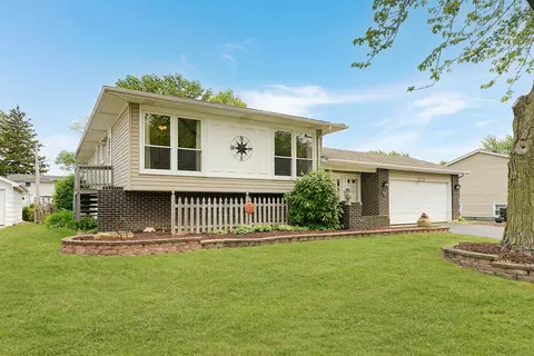 7135 Hawthorne Ave, Woodridge, IL 60517