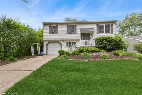181 Campbell Dr, Bolingbrook, IL 60440