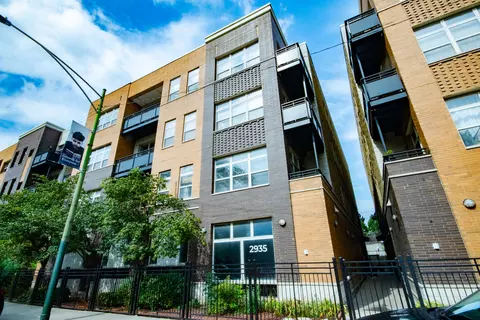 2935 N Clybourn Ave #203, Chicago, IL 60618