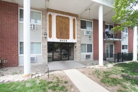 9204 Bumble Bee Dr #1H, Des Plaines, IL 60016