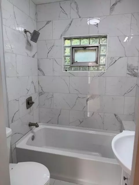 Bath - 124 E 124th St, Chicago, IL 60628 photo 1 of 5