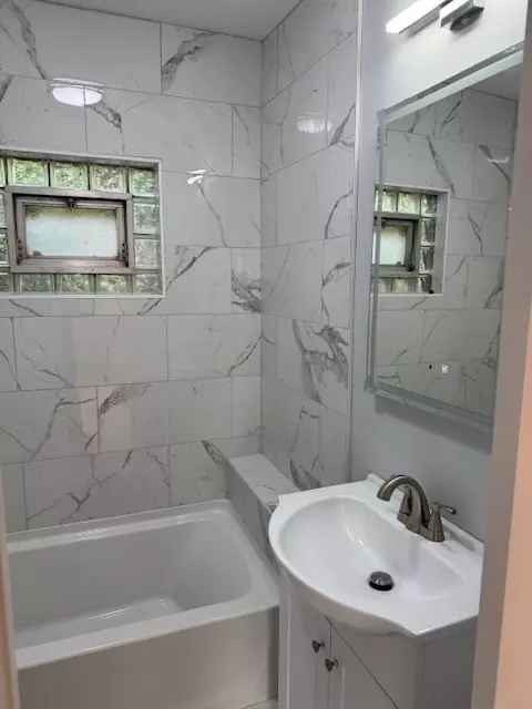 Bath - 124 E 124th St, Chicago, IL 60628 photo 3 of 5