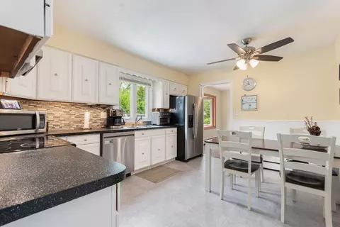 Kitchen - 947 Carol Ave, Elgin, IL 60123 photo 2 of 2