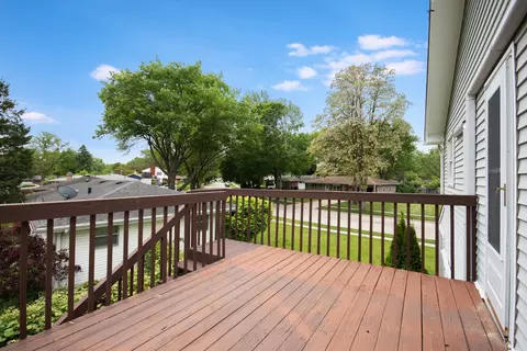 Exterior - 947 Carol Ave, Elgin, IL 60123 photo 5 of 10