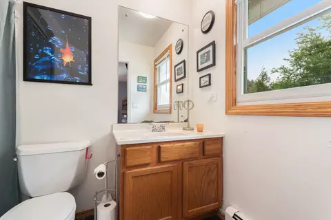 Bath - 947 Carol Ave, Elgin, IL 60123 photo 2 of 3