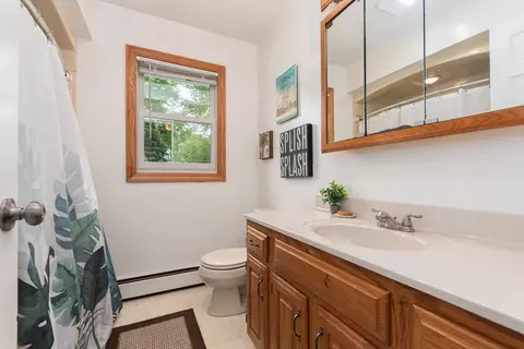Bath - 947 Carol Ave, Elgin, IL 60123 photo 3 of 3