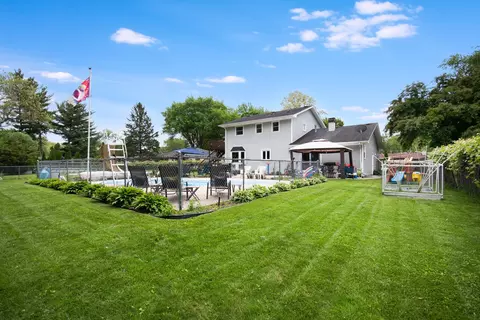 Exterior - 947 Carol Ave, Elgin, IL 60123 photo 8 of 10