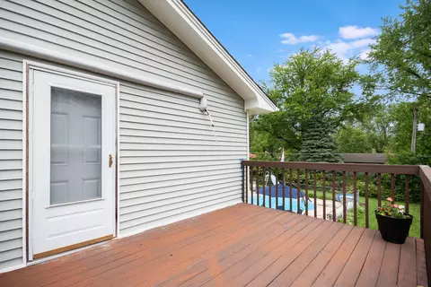 Exterior - 947 Carol Ave, Elgin, IL 60123 photo 4 of 10