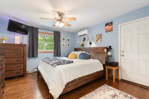 Bedroom - 947 Carol Ave, Elgin, IL 60123 photo 1 of 3