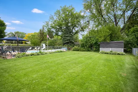Exterior - 947 Carol Ave, Elgin, IL 60123 photo 9 of 10