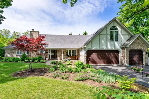 29 W280 Old Wayne Ct, West Chicago, IL 60185