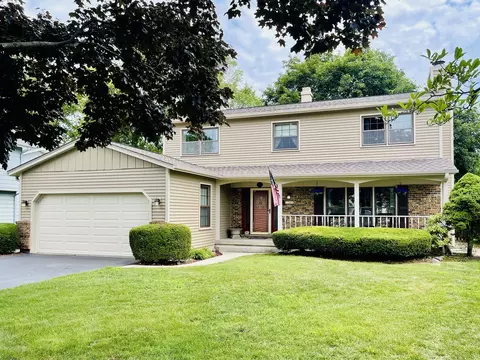 17581 W Summit Dr, Grayslake, IL 60030