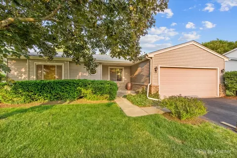 592 Blackhawk Dr, Batavia, IL 60510