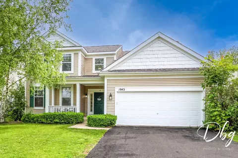 1943 Lily Ln, Round Lake, IL 60073