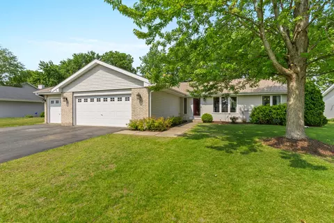 Exterior - 10556 Meadowsweet Ln, Roscoe, IL 61073 photo 2 of 4