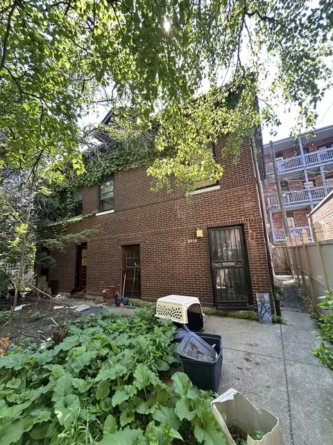 6714 S Paxton Ave, Chicago, IL 60649
