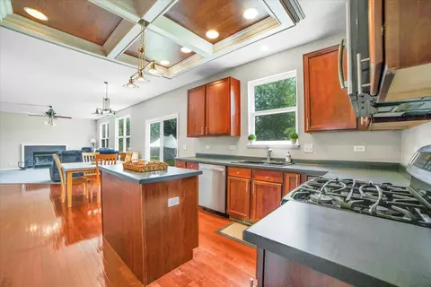 2585 Lambert Dr, Aurora, IL 60503 photo 3