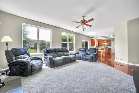 2585 Lambert Dr, Aurora, IL 60503 photo 12